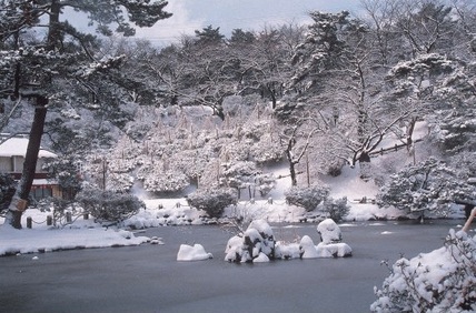 写真：雪の久保田城跡