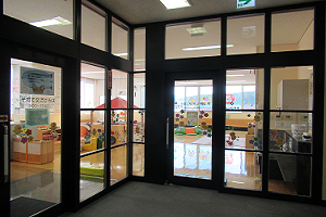 写真：子育て交流ひろばの入口