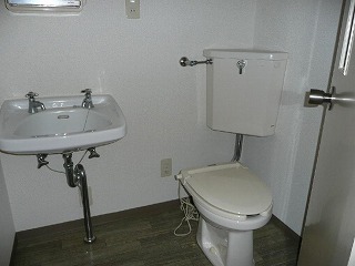 写真：河辺松渕単身特定住宅の洗面所・トイレ