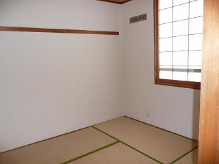 写真：雄和糠塚一般特定住宅3LDKタイプの2階和室
