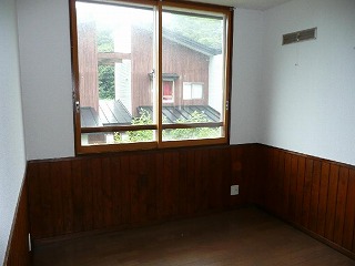 写真：雄和糠塚一般特定住宅3LDKタイプの2階洋室
