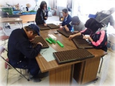写真：ちんげんさい播種作業