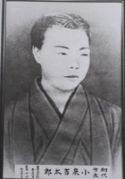 初代市長に就任した小泉吉太郎の肖像画