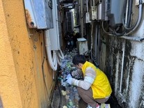 写真：大町・川反地区の清掃活動の様子