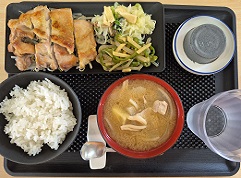 鶏の照り焼き定食の写真