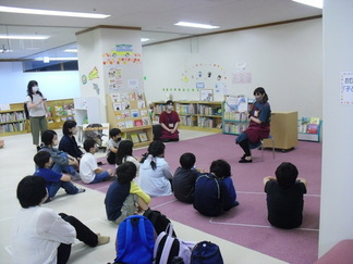 フォンテ文庫団体利用の様子