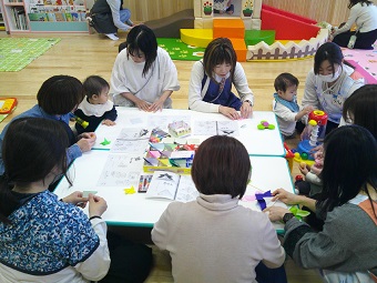 写真：こいのぼり・足形アート