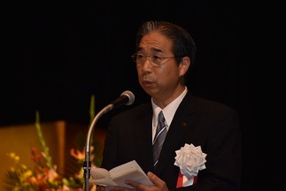 写真：秋田県知事の祝辞（秋田県企画振興部次長代読）