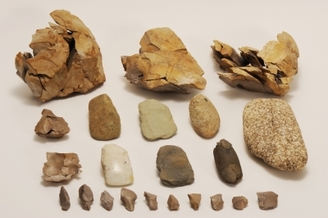 Photo：Lithic artifacts execavated from the Jizouden Site 1.