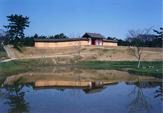 写真：東門と築地塀