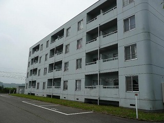 写真：河辺松渕単身特定住宅の東側外観