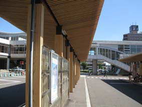 写真：秋田駅西口駅前広場バス乗り場