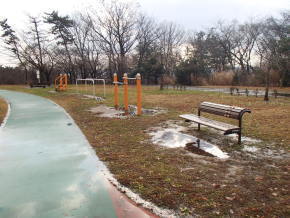 写真：一つ森公園の介護予防器具2