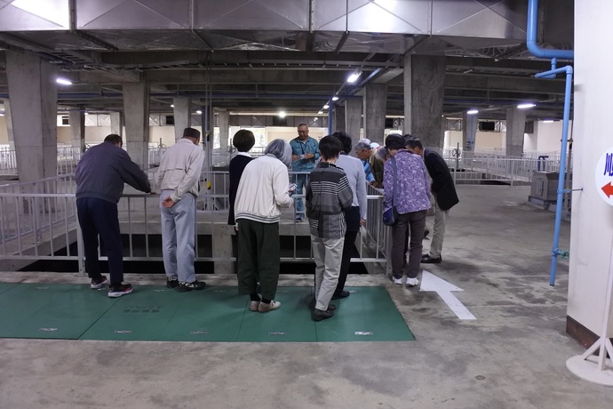 写真「八橋下水道終末処理場見学」