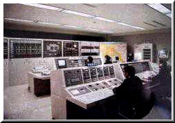 写真：昭和60年の指令室の様子
