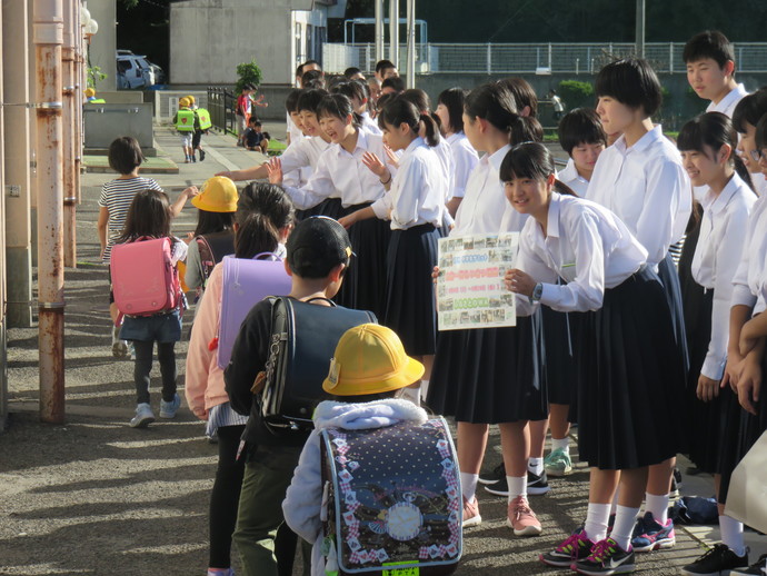 写真　全市一斉あいさつ運動の様子