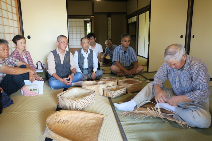 箕づくりの様子