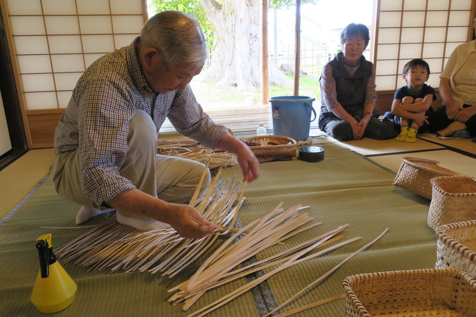 箕づくりの様子