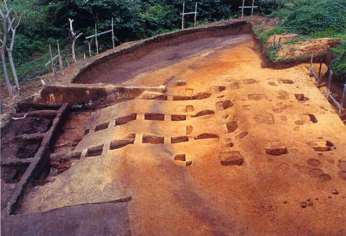 水洗厠舎(トイレ)の遺構