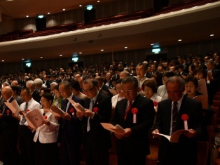 写真：秋田市記念市民歌斉唱