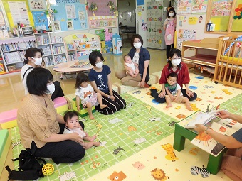 写真：おはなしはっぴぃタイム