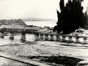 旧雄物川と放水路の境の堤を爆破し、雄物川の新しい河口が生まれる。