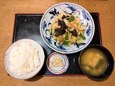 野菜炒め定食の写真