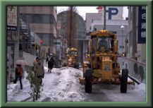 グレーダ除雪作業中の写真