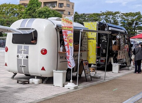 キッチンカー営業中の写真