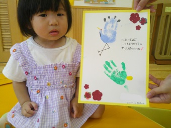 写真:敬老の日のプレゼント作り・手形アート