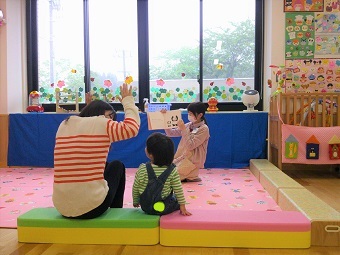 写真：おはなしはっぴぃタイム