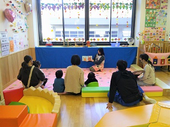 写真：おはなしはっぴぃタイム