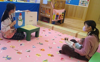 写真：おはなしはっぴぃタイム