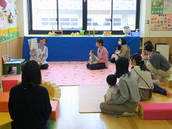写真:おはなしはっぴぃタイム