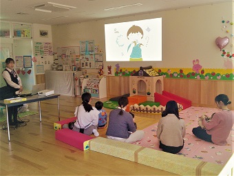 写真:おはなしはっぴぃタイム