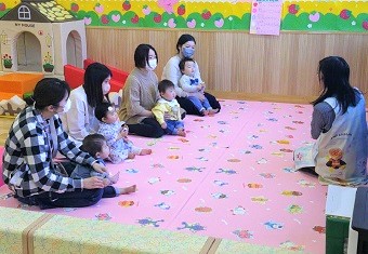 写真：おはなしはっぴぃタイム