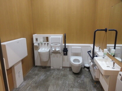 1階多目的トイレ