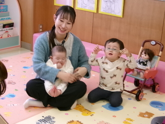 写真：読み聞かせの様子4