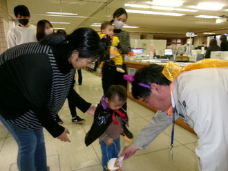 写真：ハロウィンパレードの様子1