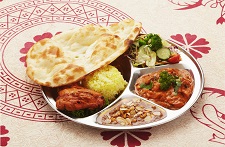 ナッツ・ヤサイカレーチキン付セットの写真