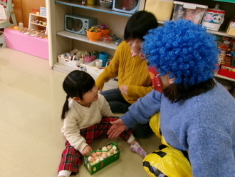 写真：豆まきの様子3