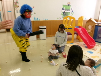 写真：豆まきの様子4