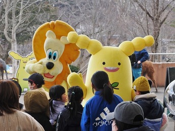 画像：来園者をお出迎え