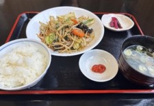 肉入り野菜炒め定食写真