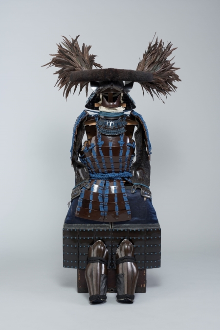 佐竹史料館所蔵の佐竹義重所用・黒漆塗紺糸素懸威五枚胴具足
