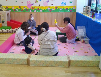 写真:おはなしはっぴぃタイム