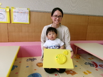 写真：手形とりの様子3